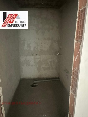 Обява Продава 2-СТАЕН,град Кърджали, Възрожденци>