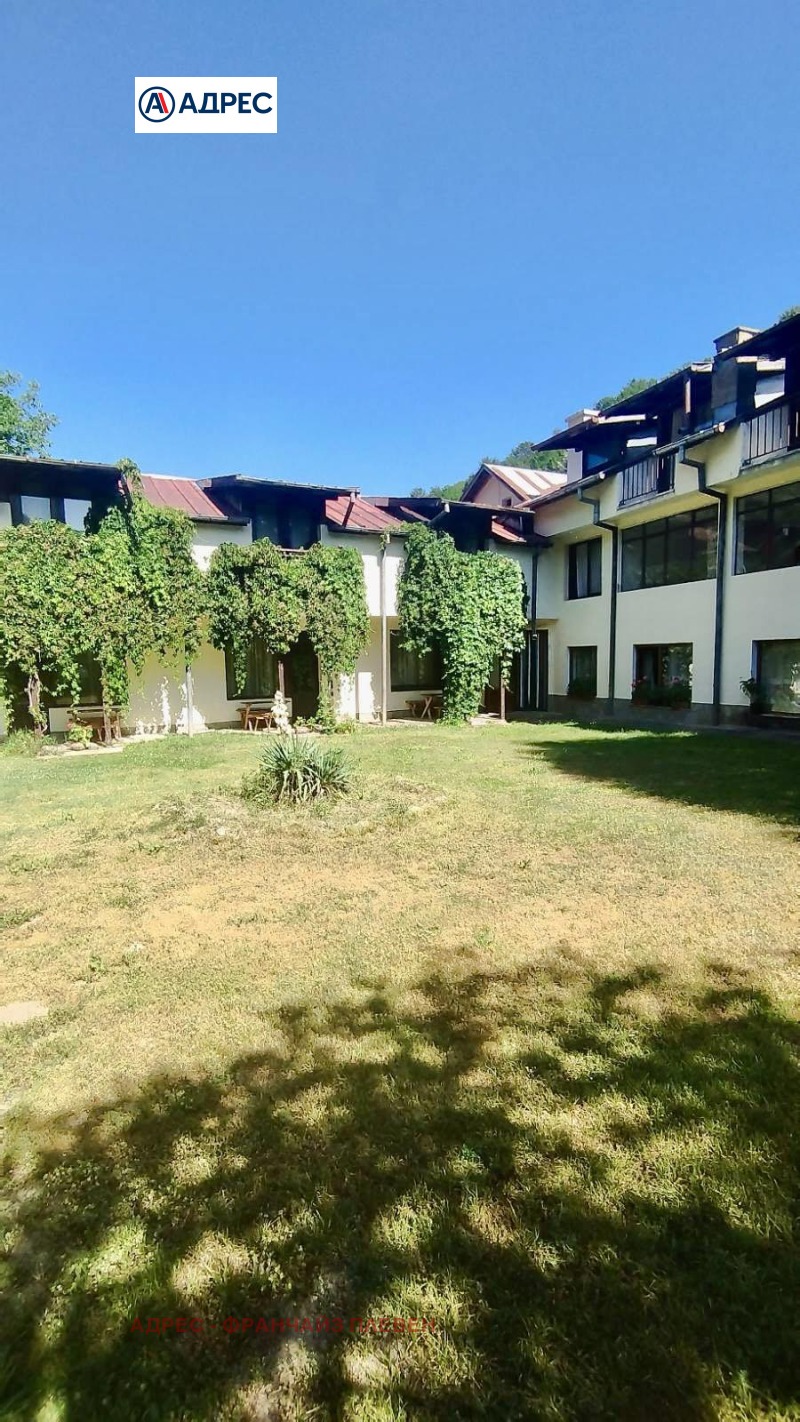 Продава ХОТЕЛ, област Ловеч, с. Рибарица • 220000 € / 430282.60 лв. • 27260269 1 — Holmes.bg Продава ХОТЕЛ, област Ловеч, с. Рибарица • 220000 € / 430282.60 лв. • 27260269 1