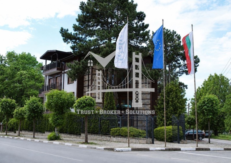 Продава ХОТЕЛ, област Плевен, гр. Червен бряг • 3500000 € • 49881842 1 — Holmes.bg Продава ХОТЕЛ, област Плевен, гр. Червен бряг • 3500000 € • 49881842 1