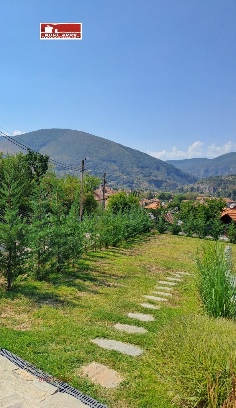Продава КЪЩА, област Перник, гр. Земен • 205000 € • 15183623 1 — Holmes.bg Продава КЪЩА, област Перник, гр. Земен • 205000 € • 15183623 1