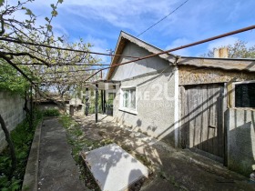 Обява Продава КЪЩА,град Варна, м-т Боровец - север