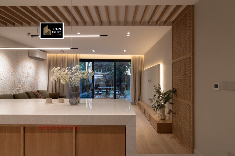 Продава 3-СТАЕН, град София, Център • 690000 € • 63040083 1 — Holmes.bg Продава 3-СТАЕН, град София, Център • 690000 € • 63040083 1