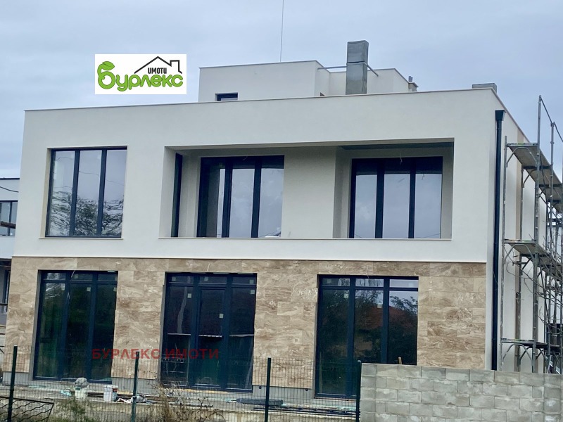 Продава КЪЩА, град Варна, м-т Горна Трака • 549900 € / 1075510.92 лв. • 87201708 1 — Holmes.bg Продава КЪЩА, град Варна, м-т Горна Трака • 549900 € / 1075510.92 лв. • 87201708 1