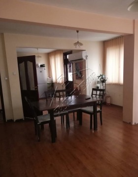 Продажба на тристайни апартаменти в град Бургас — страница 2 - изображение 1 