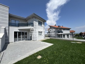 Продава Къща, с. Белащица