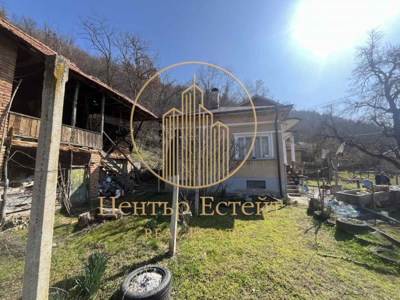 Продава КЪЩА, област Плевен, с. Ласкар • 35000 € / 68454.05 лв. • 61168406 1 — Holmes.bg Продава КЪЩА, област Плевен, с. Ласкар • 35000 € / 68454.05 лв. • 61168406 1