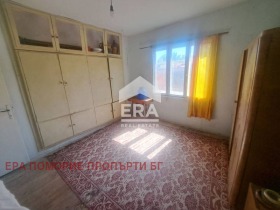 Продава Къща, с. Подвис
