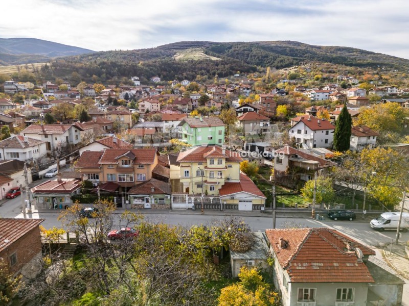 Продава КЪЩА, област Пловдив, гр. Куклен • 370000 € / 723657.10 лв. • 82069972 1 — Holmes.bg Продава КЪЩА, област Пловдив, гр. Куклен • 370000 € / 723657.10 лв. • 82069972 1