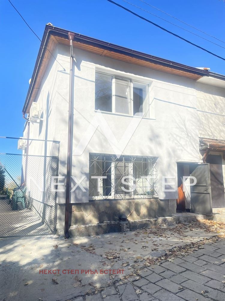 Продава КЪЩА, област Пловдив, с. Извор • 157000 € / 307065.31 лв. • 24566261 1 — Holmes.bg Продава КЪЩА, област Пловдив, с. Извор • 157000 € / 307065.31 лв. • 24566261 1