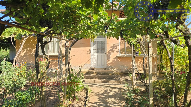 Продава КЪЩА, област Монтана, с. Дъбова махала • 25000 € • 12338635 1 — Holmes.bg Продава КЪЩА, област Монтана, с. Дъбова махала • 25000 € • 12338635 1