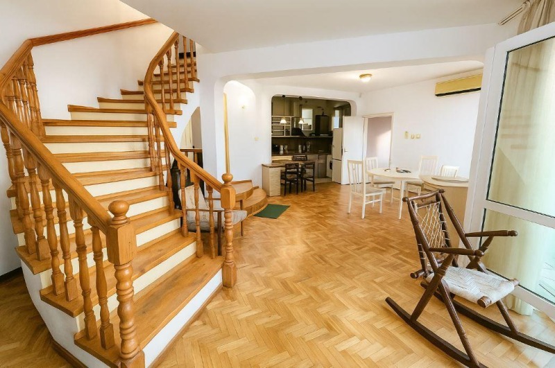 Под наем КЪЩА, град Варна, Свети Никола • 1270 € / 2483.90 лв. • 34608005 1 — Holmes.bg Под наем КЪЩА, град Варна, Свети Никола • 1270 € / 2483.90 лв. • 34608005 1