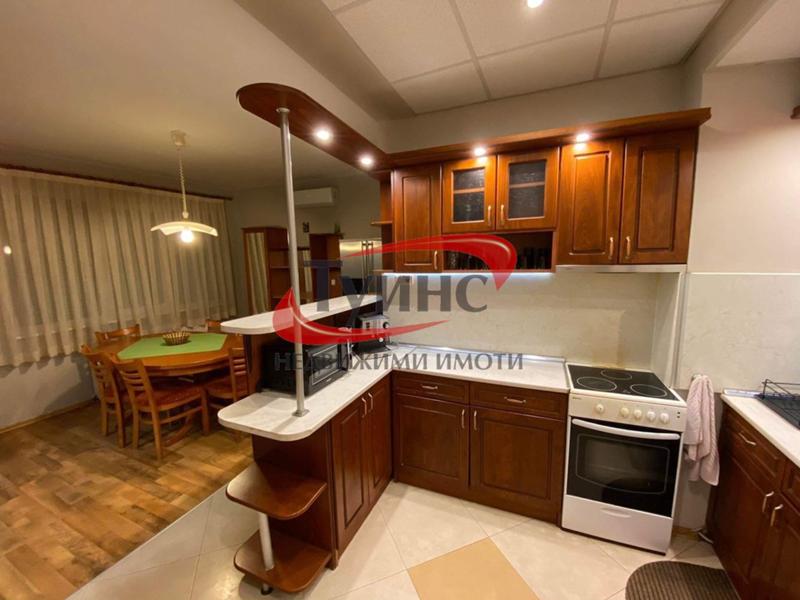 Под наем КЪЩА, област Пловдив, с. Марково • 1800 € / 3520.49 лв. • 97651760 1 — Holmes.bg Под наем КЪЩА, област Пловдив, с. Марково • 1800 € / 3520.49 лв. • 97651760 1