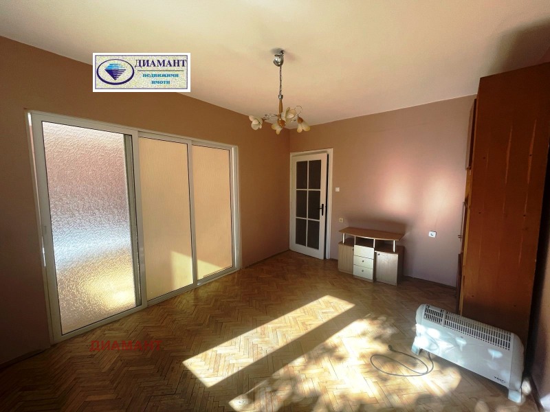 Под наем 3-СТАЕН, град Русе, Център • 440 € • 89291599 1 — Holmes.bg Под наем 3-СТАЕН, град Русе, Център • 440 € • 89291599 1