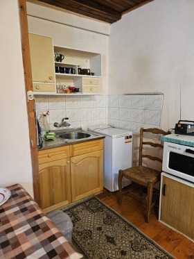 Обява Дава под наем АТЕЛИЕ, ТАВАН,град София, Изгрев>