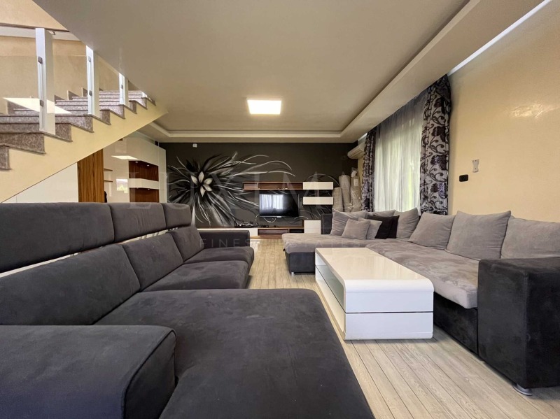 Под наем 4-СТАЕН, град София, Витоша • 1800 € / 3520.49 лв. • 77439357 1 — Holmes.bg Под наем 4-СТАЕН, град София, Витоша • 1800 € / 3520.49 лв. • 77439357 1