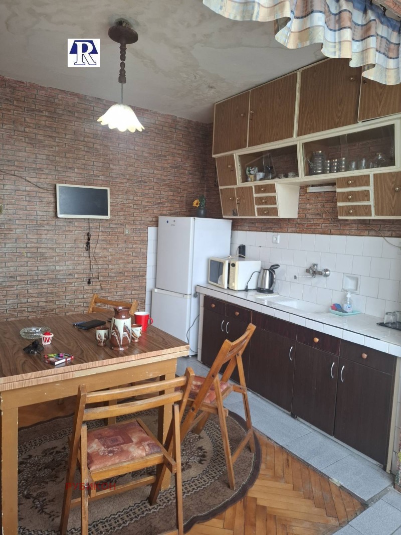 Под наем 3-СТАЕН, град Плевен, Идеален център • 300 € / 586.75 лв. • 55964619 1 — Holmes.bg Под наем 3-СТАЕН, град Плевен, Идеален център • 300 € / 586.75 лв. • 55964619 1