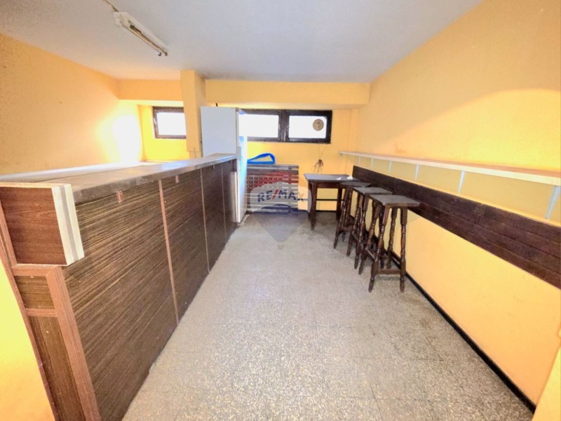 Под наем ЗАВЕДЕНИЕ, град Варна, Възраждане 4 • 600 лв. / 306.78 € • 53365769 1 — Holmes.bg Под наем ЗАВЕДЕНИЕ, град Варна, Възраждане 4 • 600 лв. / 306.78 € • 53365769 1