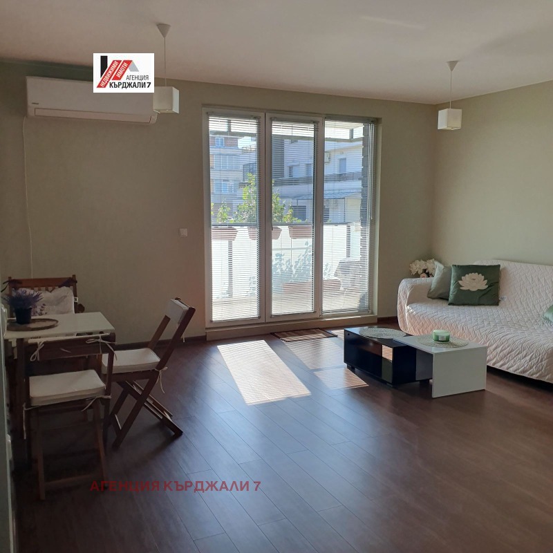 Под наем 3-СТАЕН, град Кърджали, Център • 550 € • 27384010 1 — Holmes.bg Под наем 3-СТАЕН, град Кърджали, Център • 550 € • 27384010 1