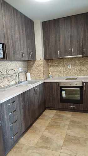 Обява Дава под наем 3-СТАЕН,град Плевен, Широк център