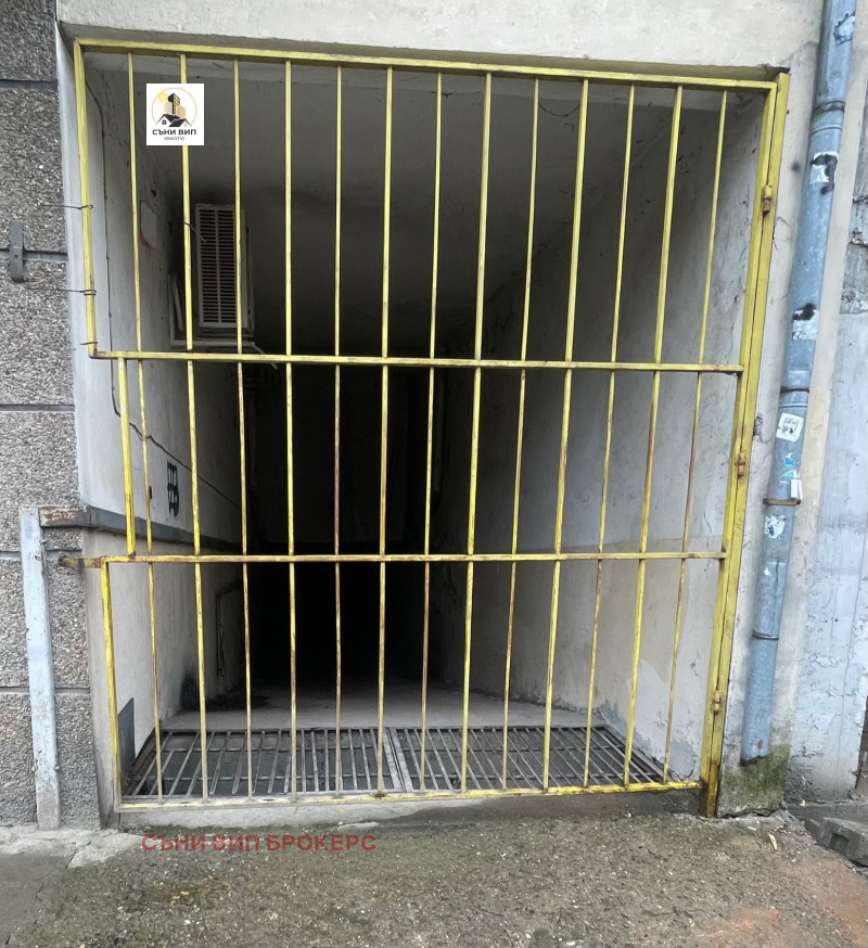 Под наем ГАРАЖ, ПАРКОМЯСТО, град Плевен, Идеален център • 80 € / 156.47 лв. • 29305259 1 — Holmes.bg Под наем ГАРАЖ, ПАРКОМЯСТО, град Плевен, Идеален център • 80 € / 156.47 лв. • 29305259 1