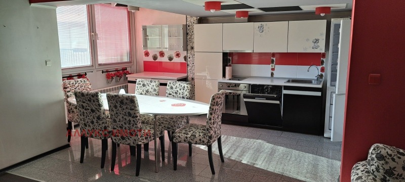 Под наем 3-СТАЕН, град Русе, Център • 700 € • 96596331 1 — Holmes.bg Под наем 3-СТАЕН, град Русе, Център • 700 € • 96596331 1