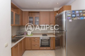 Дава под наем 3-стаен, град София