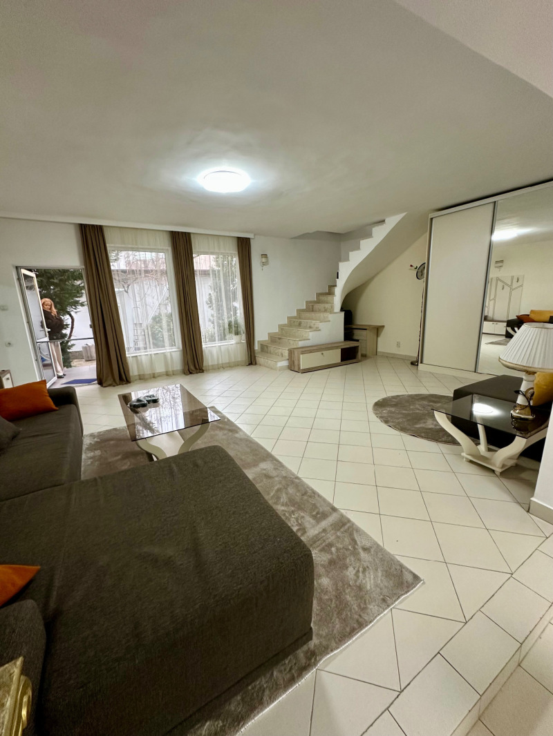 Под наем КЪЩА, град Пловдив, Център • 990 € / 1936.27 лв. • 90317811 1 — Holmes.bg Под наем КЪЩА, град Пловдив, Център • 990 € / 1936.27 лв. • 90317811 1