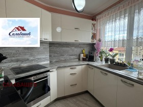 Продажба на тристайни апартаменти в град Пазарджик - изображение 9 