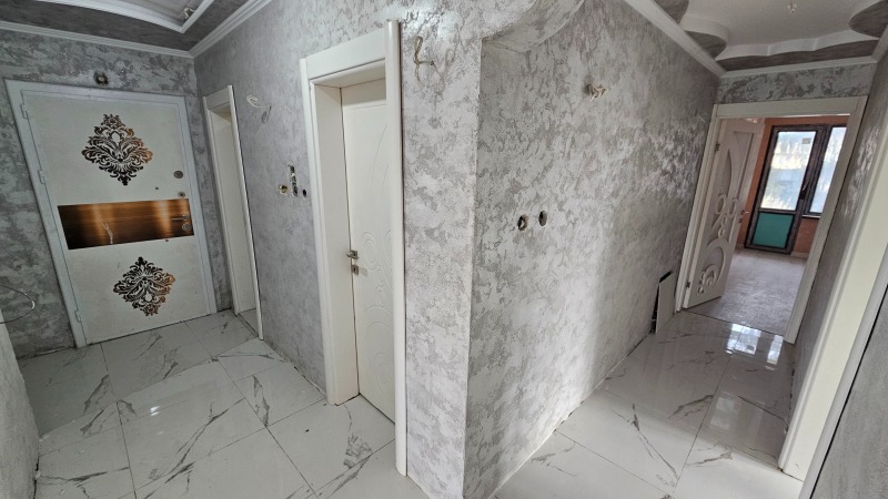 Продава 3-СТАЕН, гр. Разград, Център, снимка 2 - Апартаменти - 53594792