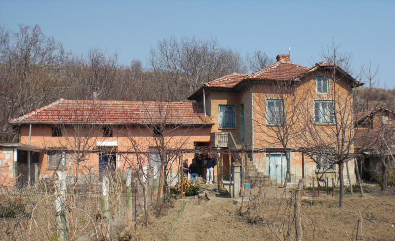 Продава КЪЩА, с. Лозица, област Плевен