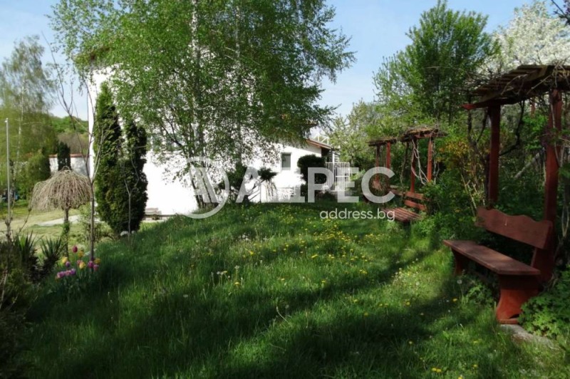 In vendita  Edificio industriale Sofia , Liulin 6 , 826 mq | 86744493