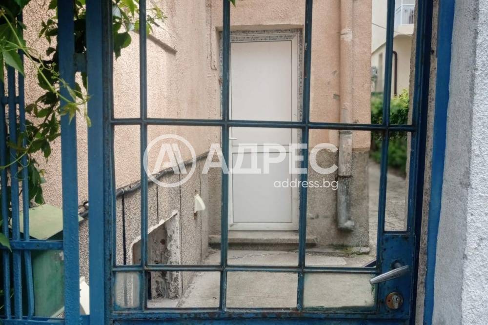 Продава ЕТАЖ ОТ КЪЩА, гр. София, Център, снимка 9 - Етаж от къща - 54606025