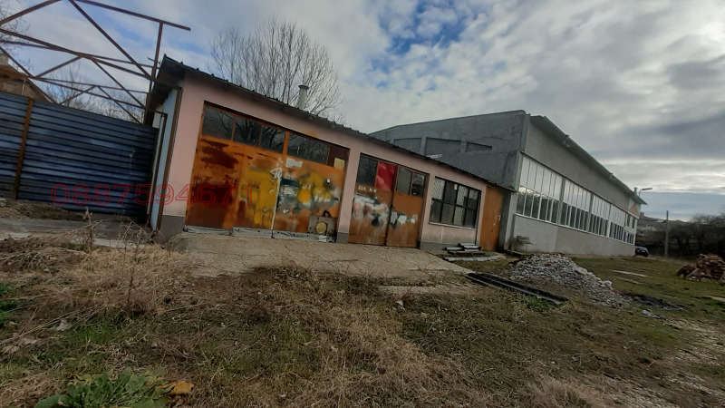 Продава ПРОМ. ПОМЕЩЕНИЕ в област Разград, гр. Кубрат - 800 кв.м / При запитване