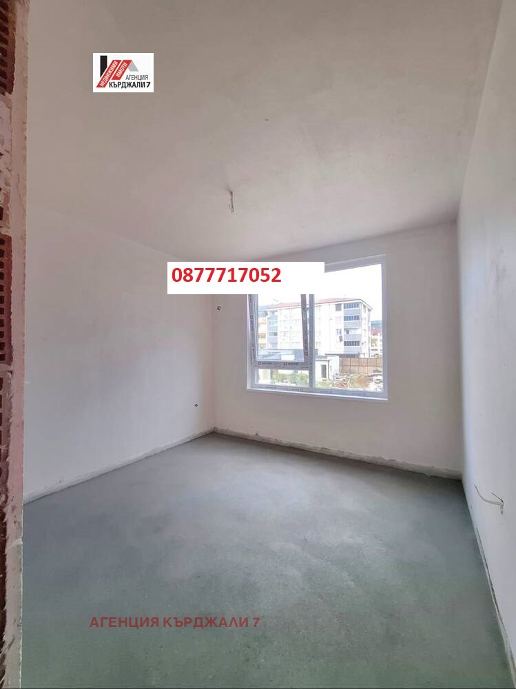 Продава 2-СТАЕН, гр. Кърджали, Възрожденци, снимка 2 - Апартаменти - 54203301