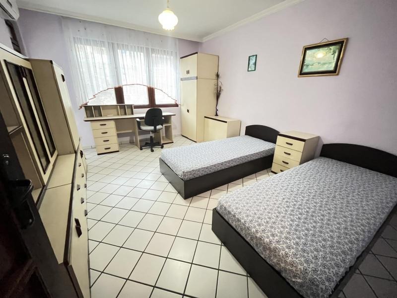 Продава 3-СТАЕН, гр. Бургас, Възраждане, снимка 3 - Апартаменти - 54119966