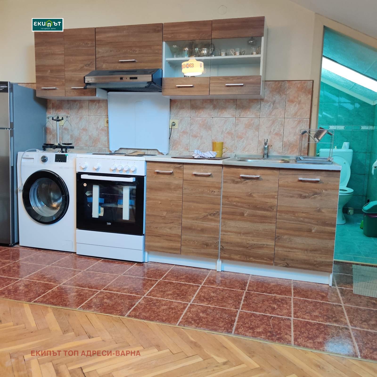 Продава ЕТАЖ ОТ КЪЩА, гр. Варна, Галата, снимка 2 - Етаж от къща - 50949843