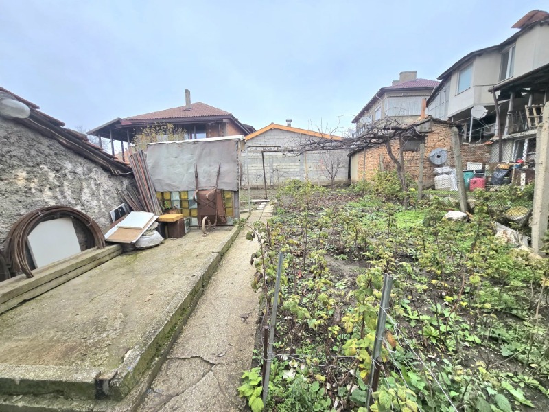 Продава КЪЩА, гр. Добрич, Христо Ботев, снимка 4 - Къщи - 52799345