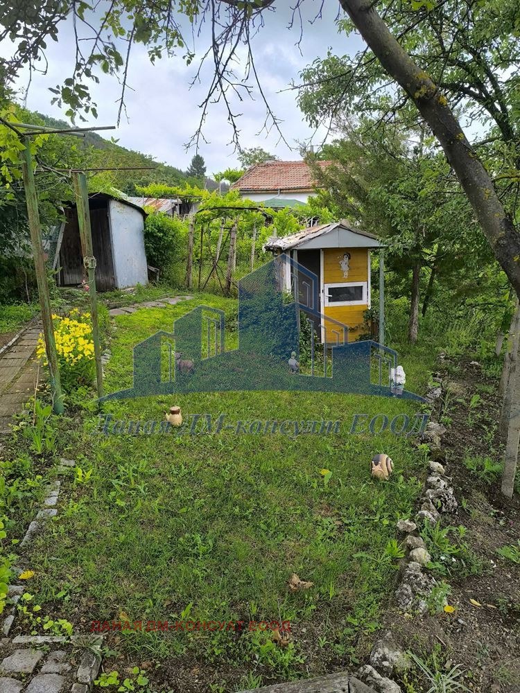 Продава ВИЛА, гр. Шумен, м-т Под Манастира, снимка 8 - Вили - 54964599