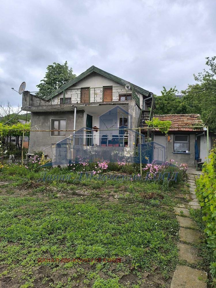 Продава ВИЛА, гр. Шумен, м-т Под Манастира