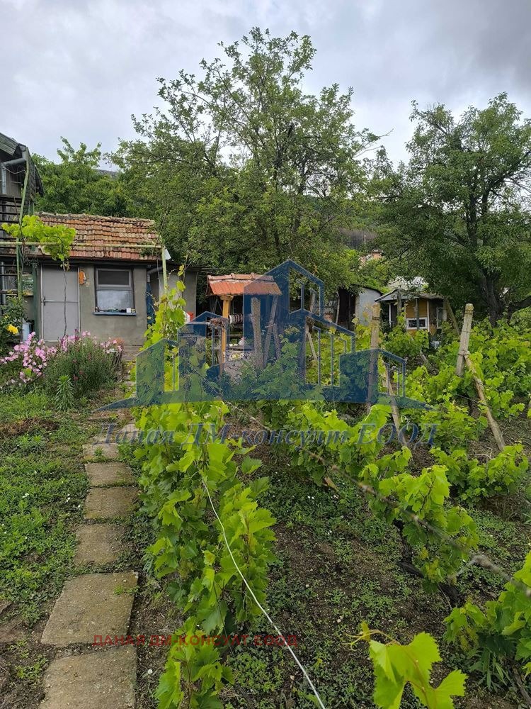 Продава ВИЛА, гр. Шумен, м-т Под Манастира, снимка 2 - Вили - 54964599