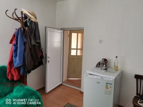 Продажба на имоти в с. Кардам, област Добрич - изображение 11 
