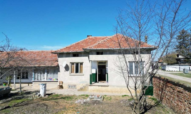 Продава КЪЩА, гр. Левски, област Плевен