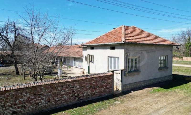 Продава КЪЩА, гр. Левски, област Плевен, снимка 3 - Къщи - 52804326