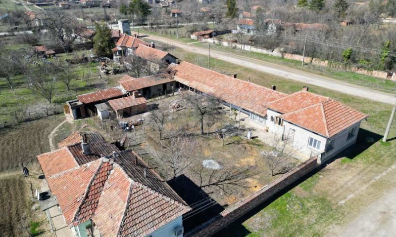 Продава КЪЩА, гр. Левски, област Плевен, снимка 5 - Къщи - 52804326