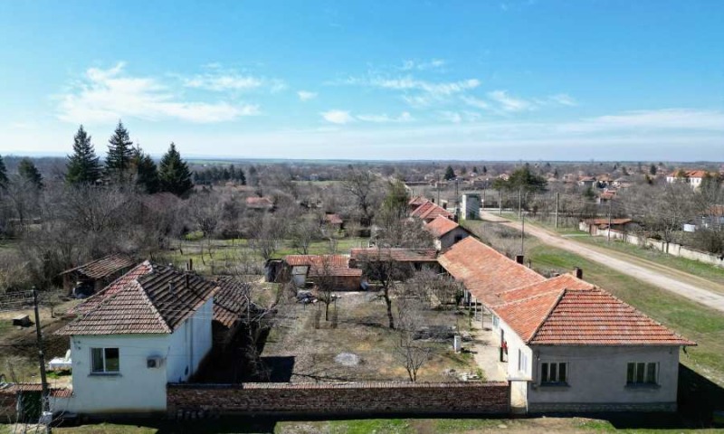 Продава КЪЩА, гр. Левски, област Плевен, снимка 4 - Къщи - 52804326