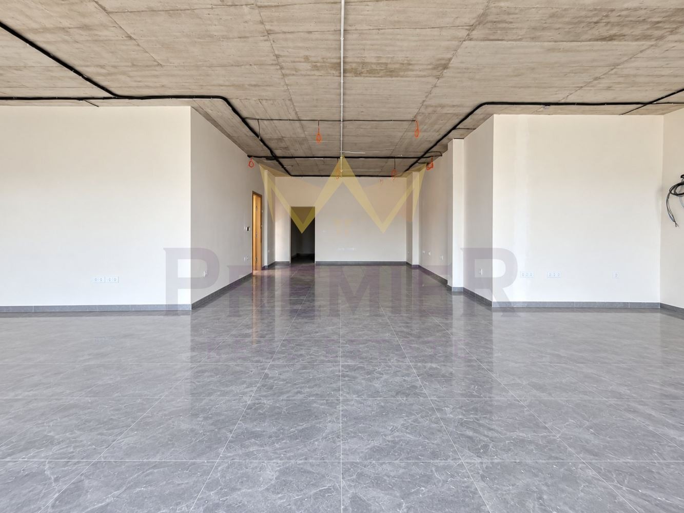 Продава ОФИС, гр. Варна, Гранд Мол, снимка 2 - Офиси - 56391398