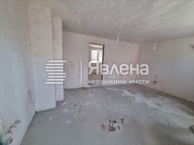 3-стаен град Варна, Погреби 1