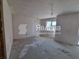 3-стаен град Варна, Погреби 2