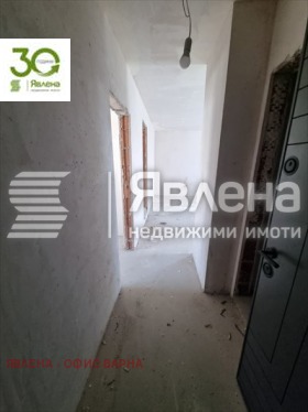 3-стаен град Варна, Погреби 7