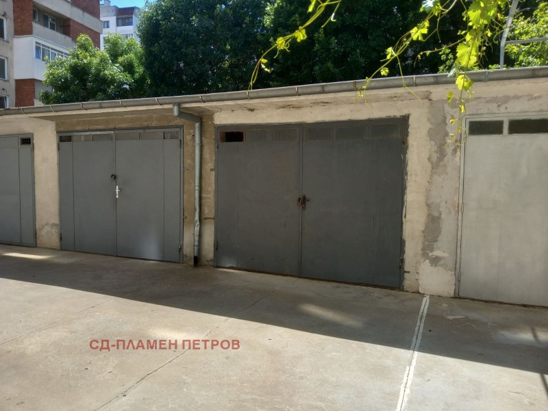 In vendita  Box auto Shumen , Boian Balgaranov 1 , 21 mq | 68966106